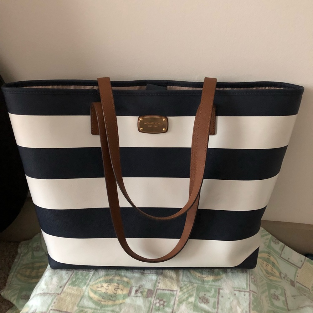 Micheal Kors Purse